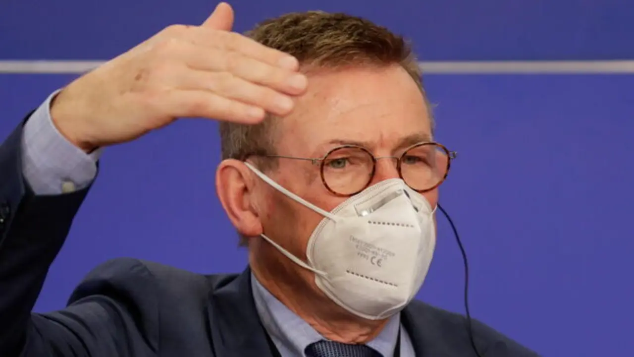 Jan van Overtveld, presidente de la Comisi&oacute;n de Presupuestos de la UE. / STEPHANIE LECOCQ / EFE