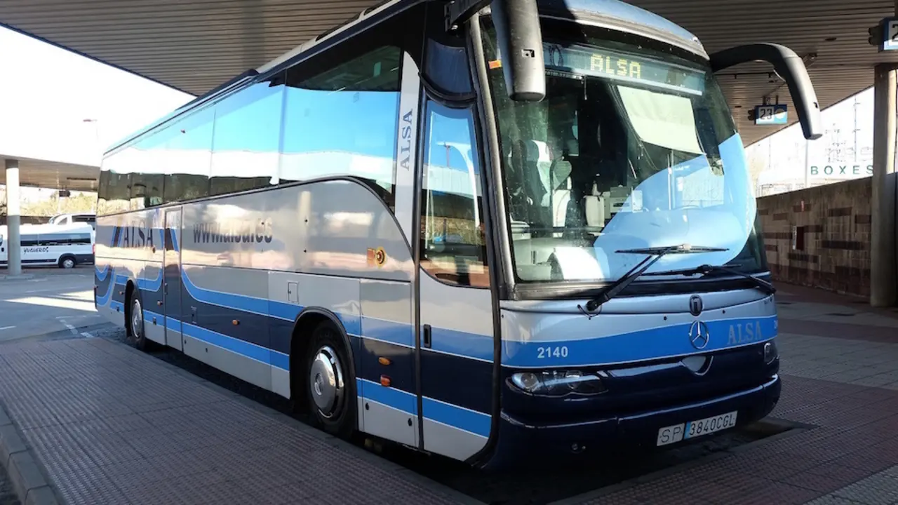 Autob&uacute;s de Alsa. / ALERTA