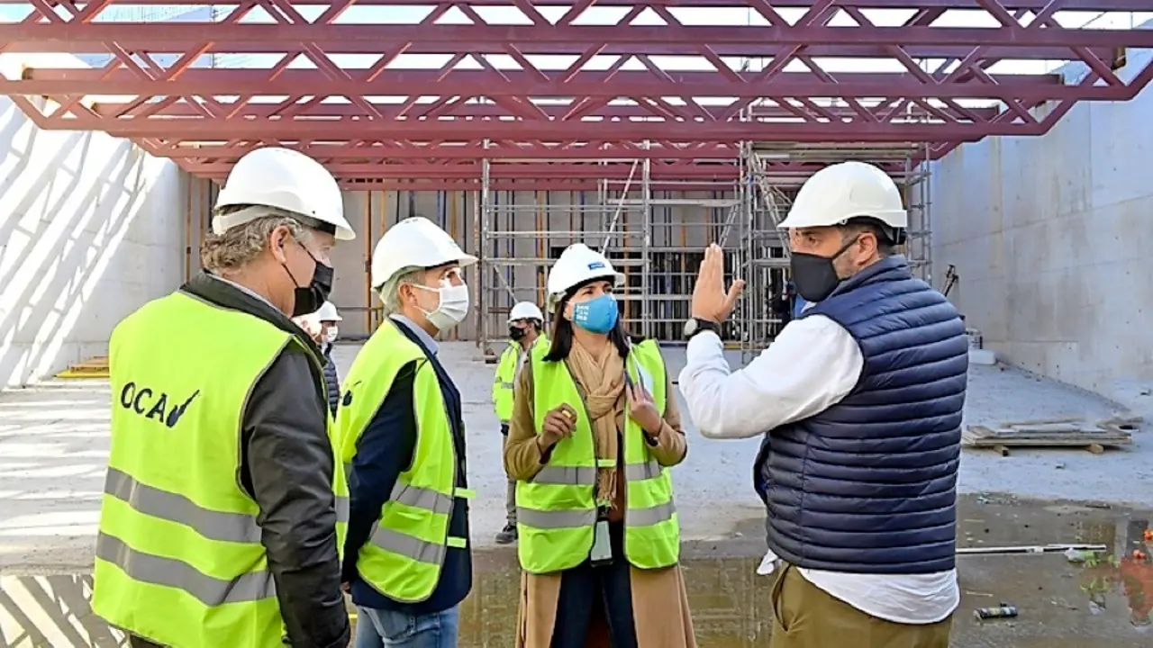 Gema Igual y C&eacute;sar D&iacute;az visitando las obras. / ALERTA