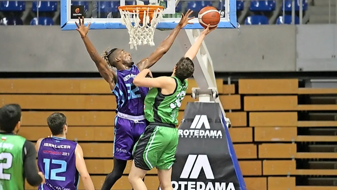Duelo entre Marello y Worell. / Lanza