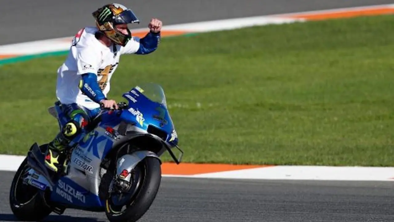 El piloto espa&ntilde;ol de Moto GP, Joan Mir (Suzuki Ecstar) se ha proclamado campe&oacute;n del mundo tras entrar 7&ordm; en la carrera disputada en el circuito Ricardo Tormo de Cheste (Valencia) donde se disputa el GP Comunitat Valenciana. EFE/Kai F&ouml;rsterling
