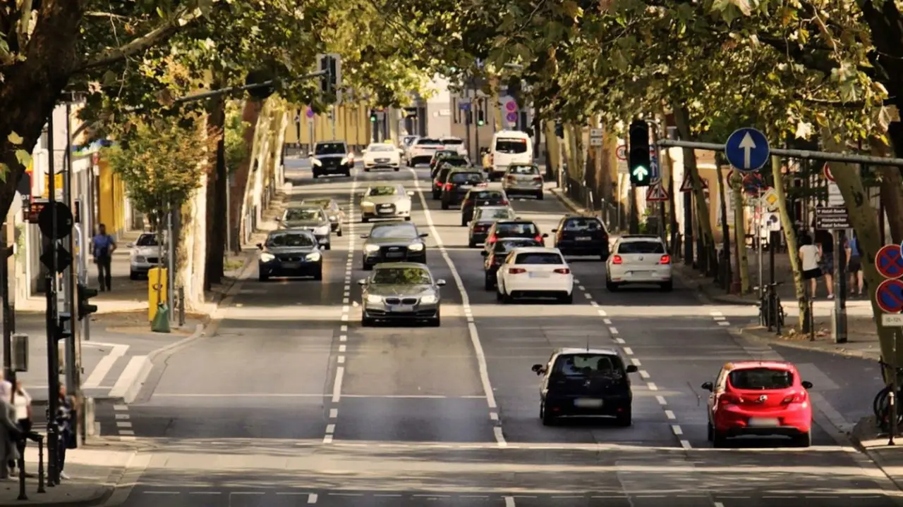 Imagen de una calle madrile&ntilde;a. / EFE