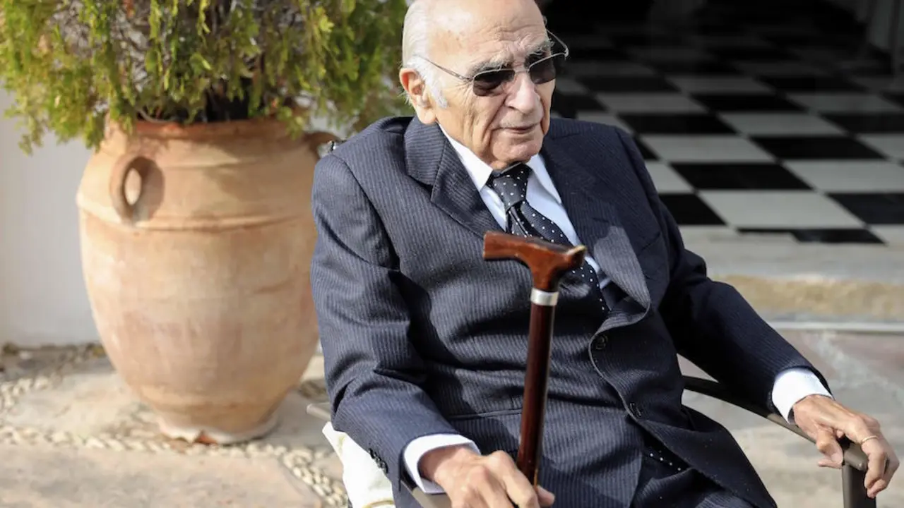 El poeta Francisco Brines, que ha sido galardonado este lunes con el Premio Cervantes 2020, el m&aacute;ximo reconocimiento de las letras en espa&ntilde;ol, seg&uacute;n ha anunciado el ministro de Cultura y Deportes, Jos&eacute; Manuel Rodr&iacute;guez Uribes.EFE/ARCHIVO/ Ana Escobar