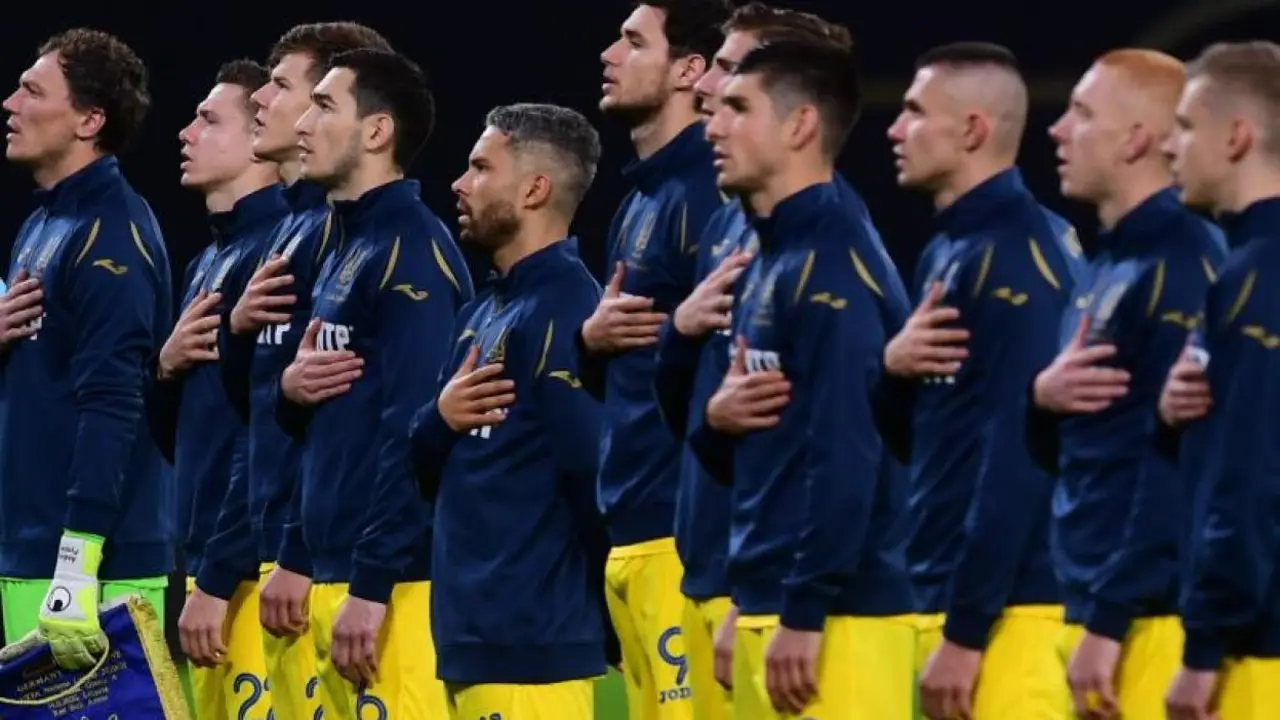 Los jugadores de la selecci&oacute;n ucraniana antes de un encuentro. / EFE