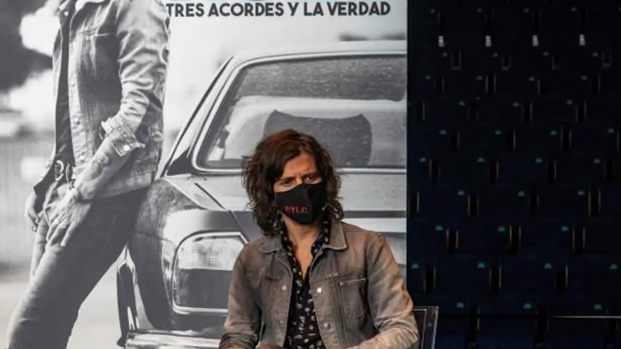 Rulo durante la presentaci&oacute;n de su libro 'Tres acordes y la verdad'. / ALERTA