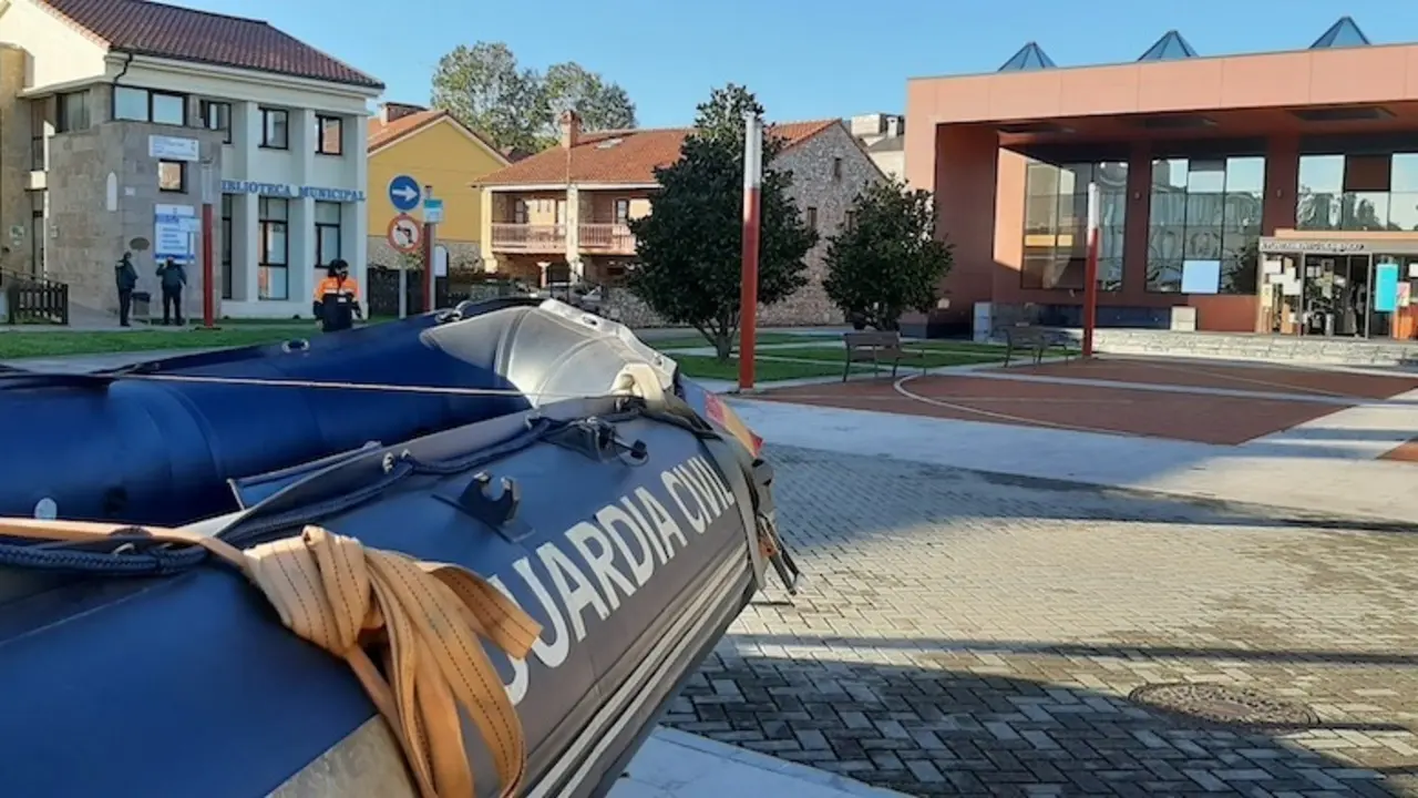 Centro de control de los efectivos de b&uacute;squeda del hombre desaparecido situado en el Ayuntamiento de Miengo. / S.D.