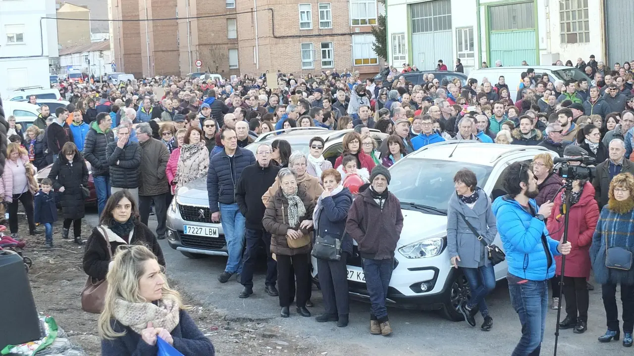 Manifestaci&oacute;n de los vecinos el pasado mes de febrero. / QUEIMADELOS