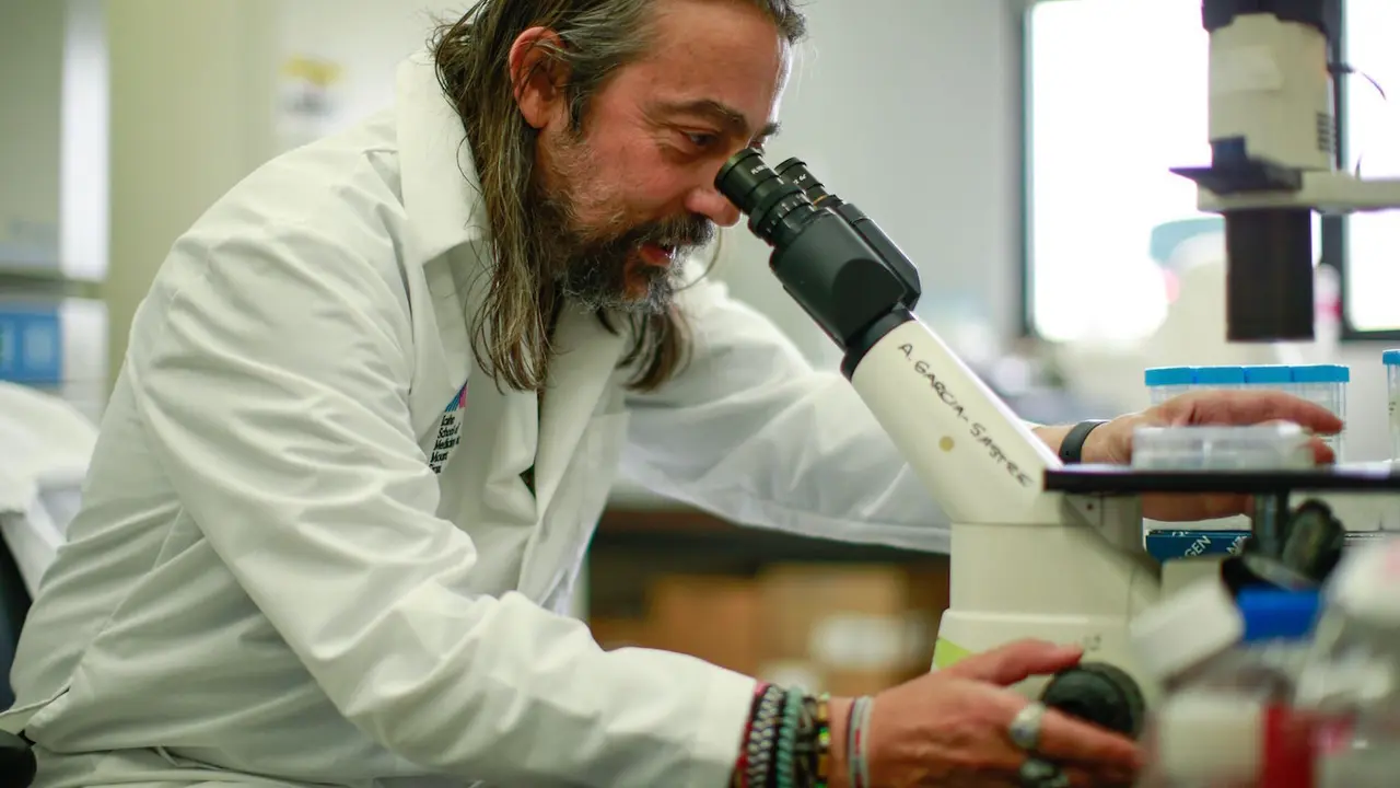 Fotograf&iacute;a tomada al director del instituto "Global Health and Emerging Pathogens". / EFE