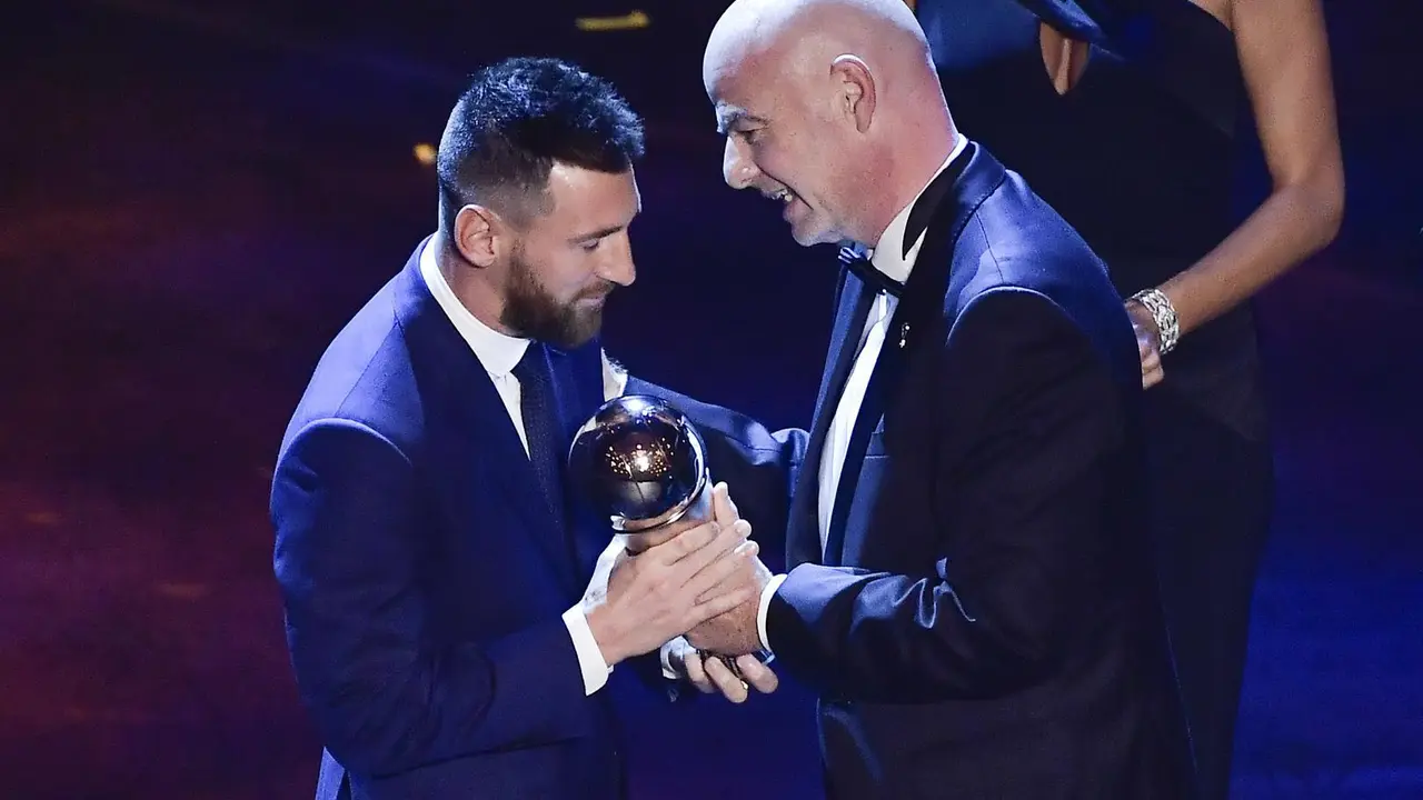 Lionel Messi recibe 'The Best' en 2019. / E. PRESS