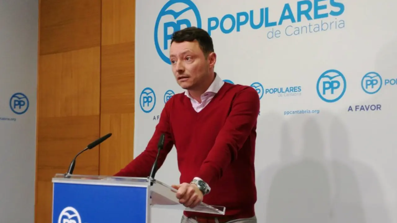 El portavoz del PP de Laredo, Alejandro Liz. / ALERTA