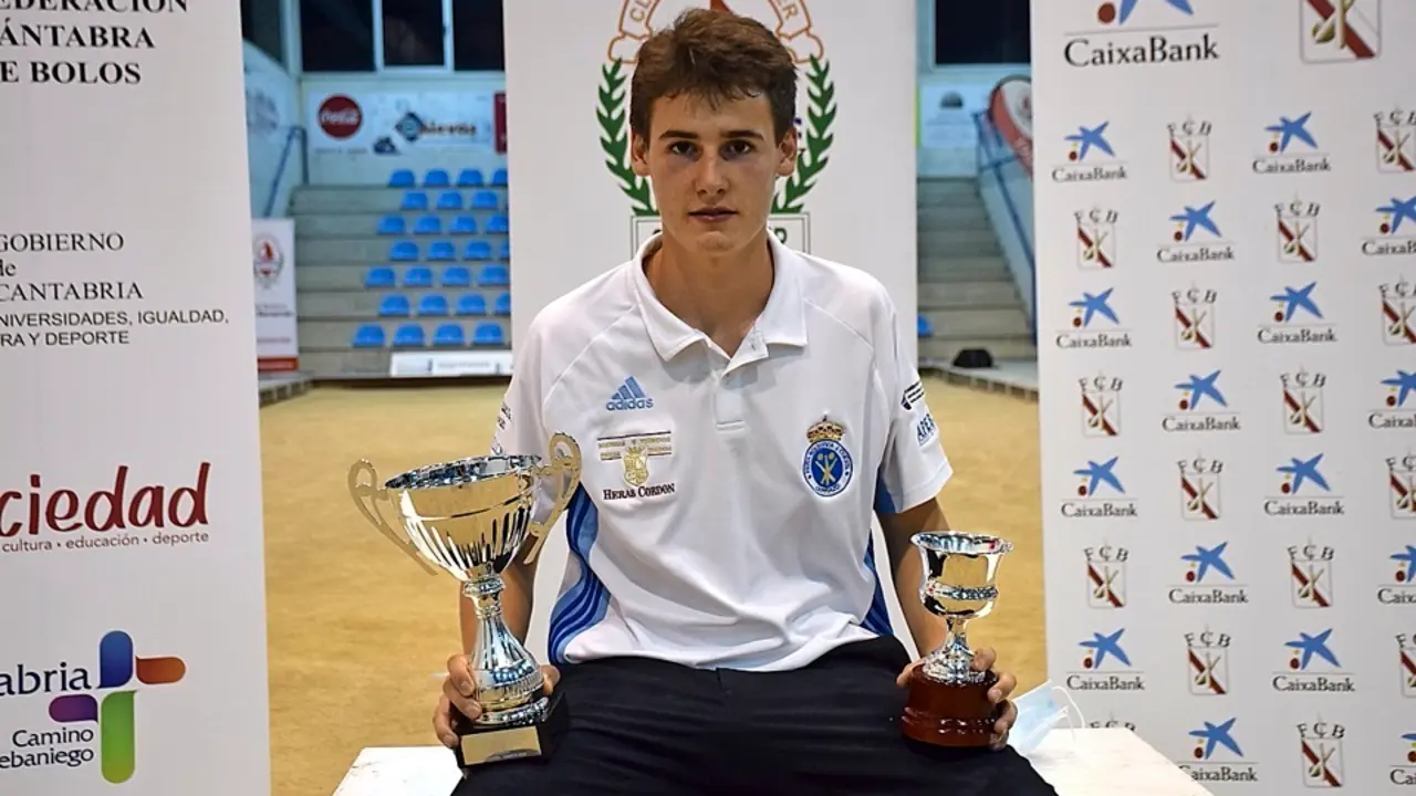 Mario Pell&oacute;n, campe&oacute;n de Cantabria y de Espa&ntilde;a de Segunda categor&iacute;a y de juveniles en la temporada 2020. / Hoyos