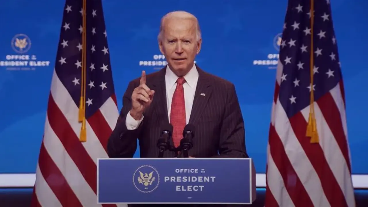 Una captura de fotogramas de un video distribuido por la Oficina del Presidente Electo muestra al presidente electo de los Estados Unidos, Joseph R. Biden, dirigi&eacute;ndose a los medios de comunicaci&oacute;n durante una conferencia de prensa en Wilmington, Delaware, EE. UU. / EFE