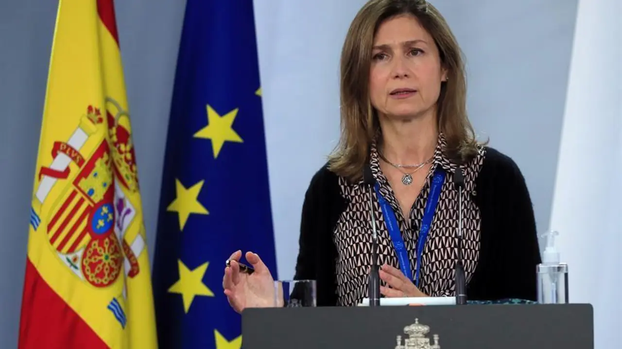 La directora de la Agencia Espa&ntilde;ola del Medicamento, Mar&iacute;a Jes&uacute;s Lamas, durante la rueda de prensa ofrecida este lunes en el Palacio de la Moncloa tras la reuni&oacute;n del comit&eacute; t&eacute;cnico de alertas sanitarias. EFE/Fernando Alvarado