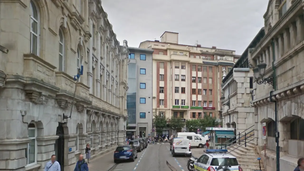 Vista de la calle El Mercado en Santander. / ALERTA