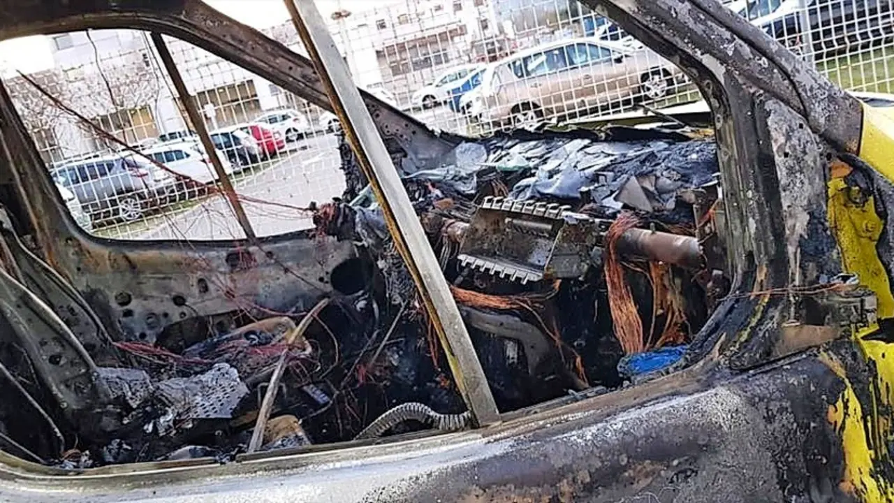 Vista del estado en que qued&oacute; la ambulancia. / ALERTA