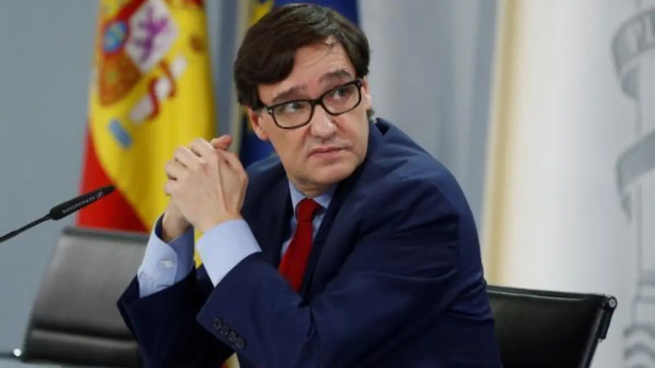 El ministro de Sanidad, Salvador Illa, comparece en la rueda de prensa posterior al Consejo de Ministros este martes en Madrid. EFE/ J.J. Guill&eacute;n