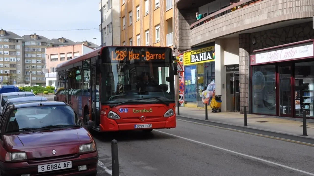 El torrebus en la calle Joaqu&iacute;n Cay&oacute;n de Torrelavega. / S.D.