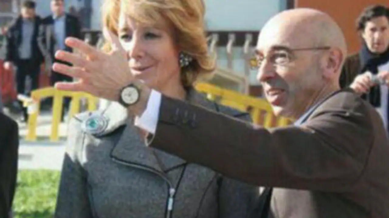 El exalcalde de Noja, Jes&uacute;s D&iacute;az Helguera durante una visita de Esperanza Aguirre a la regi&oacute;n. / ALERTA