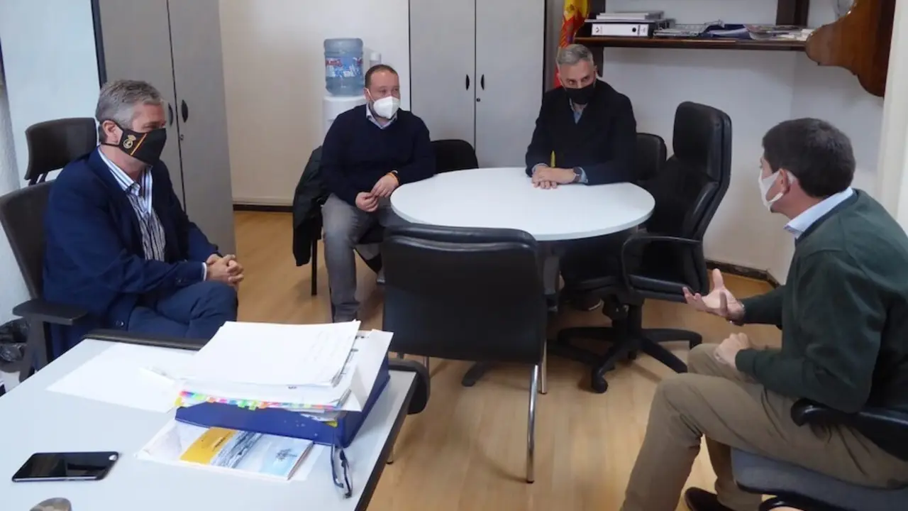 El secretario de Organizaci&oacute;n de Ciudadanos Cantabria, Rub&eacute;n G&oacute;mez, al t&eacute;rmino de la reuni&oacute;n con su hom&oacute;logo nacional, Borja Gonz&aacute;lez. / ALERTA