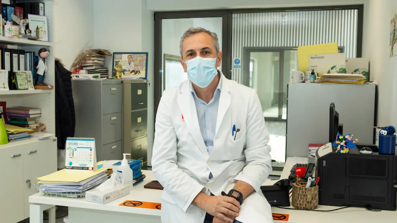 El doctor Andr&eacute;s G&oacute;mez del Barrio, Laro S&aacute;nchez-Palac&iacute;n. / ALERTA