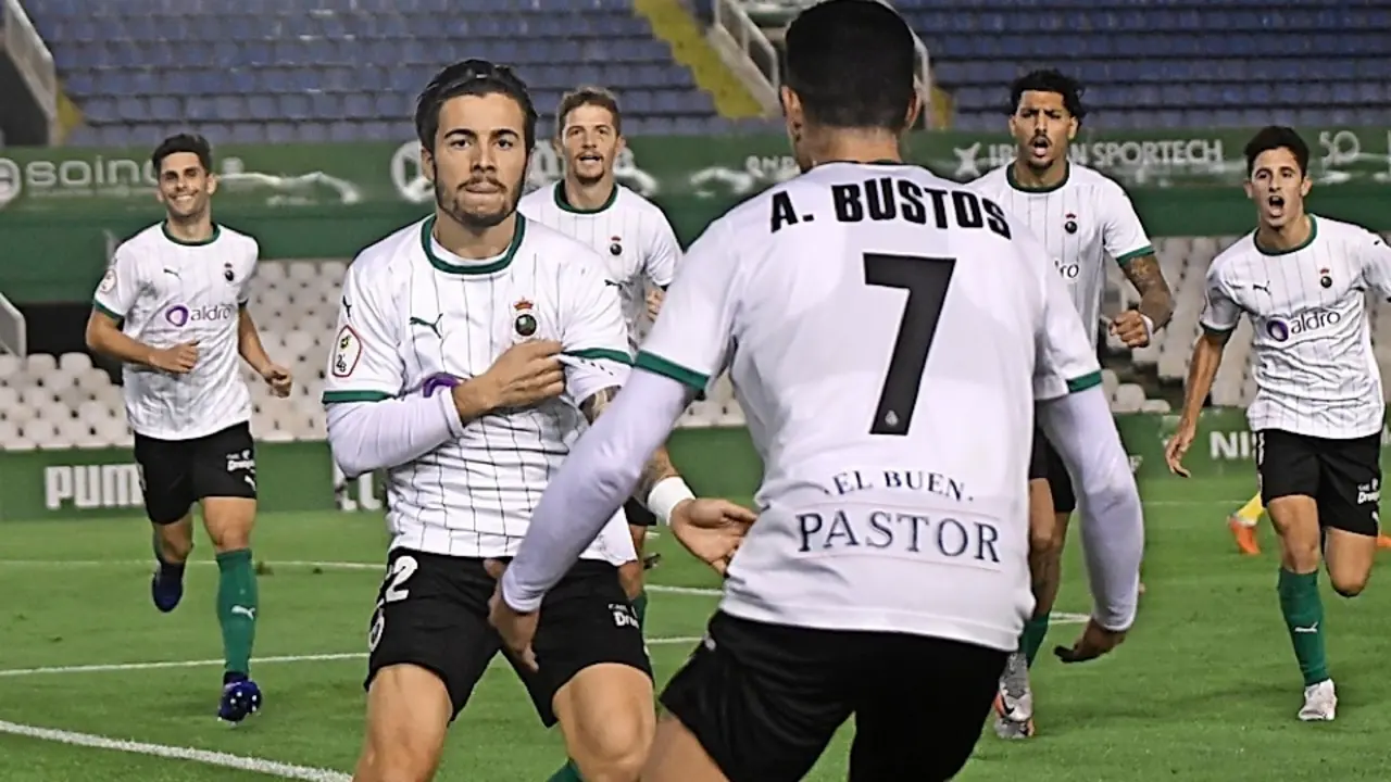 Mart&iacute;n Solar muestra un tatuaje con el que quiso dedicar el gol a su madre. / Hardy