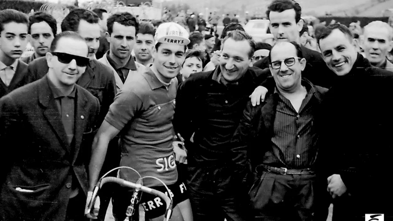 Antonio San Miguel, a la izquierda (con gafas oscuras), junto a Jos&eacute; P&eacute;rez Franc&eacute;s, Jos&eacute; Ignacio Viota y Jos&eacute; G&aacute;ndara. / &Aacute;ngel Ruiz