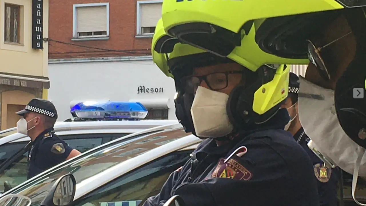 Agentes de la polic&iacute;a Local de Torrelavega. / ALERTA
