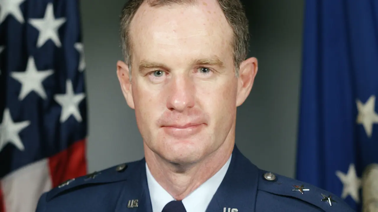 Teniente General Thomas G. McInerney como General de Divisi&oacute;n, USAF - 1983 (Foto: Fuerza A&eacute;rea de los Estados Unidos/dominio p&uacute;blico)