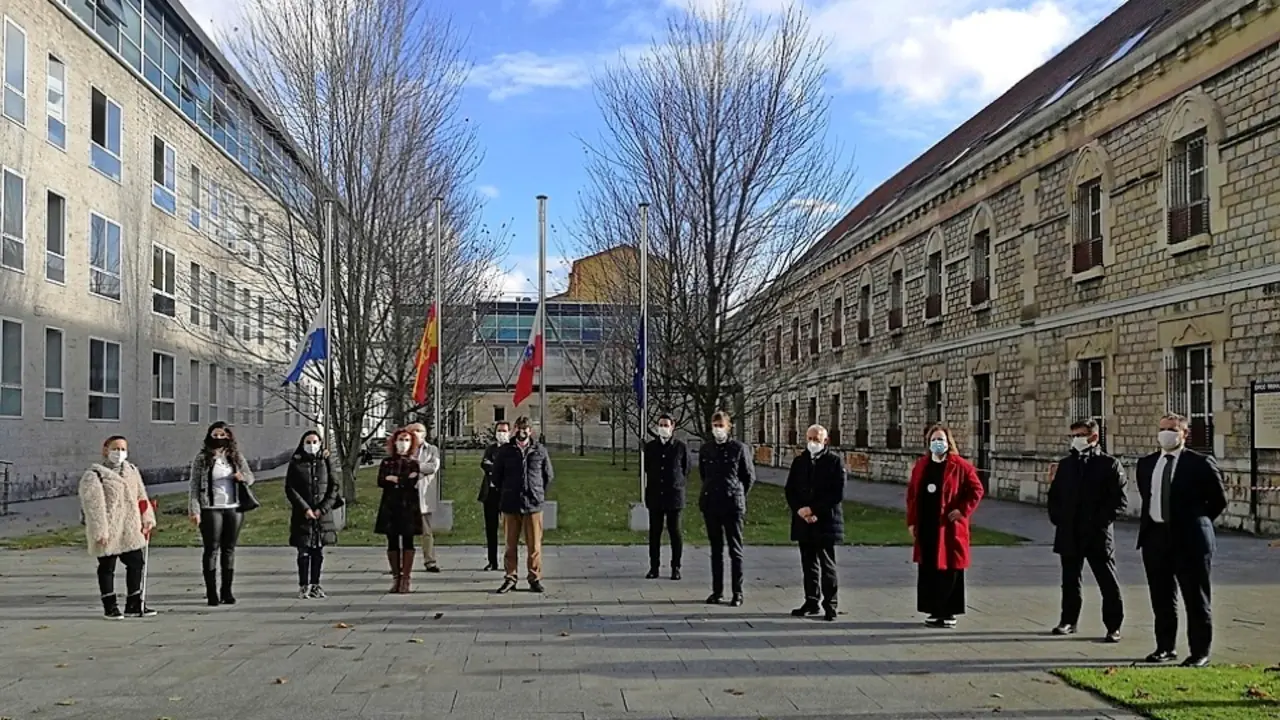 SANTANDER, 02/12/2020.-El decano de los Juzgados de Santander, el magistrado Jaime Anta, ha convocado una concentraci&oacute;n a las once de la ma&ntilde;ana de hoy ante las sedes judiciales de la capital c&aacute;ntabra en repulsa por la agresi&oacute;n sufrida en el d&iacute;a de ayer por la magistrada Mar&iacute;a Sonsoles Sanchidri&aacute;n Velayos, titular del Juzgado de Primera Instancia e Instrucci&oacute;n de Santa Mar&iacute;a la Real de Nieva (Segovia). La jueza fue apu&ntilde;alada con un destornillador ayer martes en la localidad segoviana Santa Mar&iacute;a la Real de Nieva, y se encuentra ingresada en la UCI del Hospital General, en la ciudad de Segovia, por las lesiones sufridas y su estado de salud permanece estable.- EFE/Oficina de Comunicaci&oacute;n del Consejo General del Poder Judicial/Solo uso editorial/Solo disponible para ilustrar la noticia que acompa&ntilde;a.
