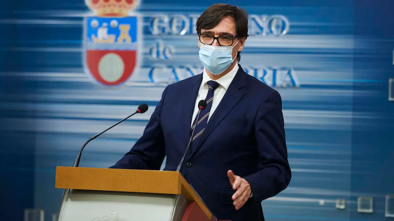 El ministro de Sanidad, Salvador Illa durante la rueda de prensa ofrecida hoy en Santander. / HARDY