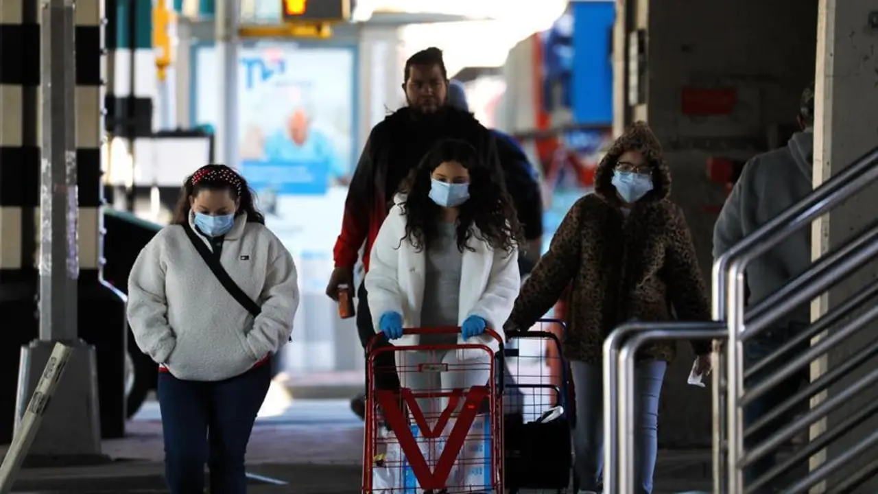 La cuarentena de 14 d&iacute;as se basaba en el per&iacute;odo de incubaci&oacute;n del coronavirus y el tiempo que puede tardar una persona en infectarse despu&eacute;s de la exposici&oacute;n al virus. EFE/Peter Foley/Archivo