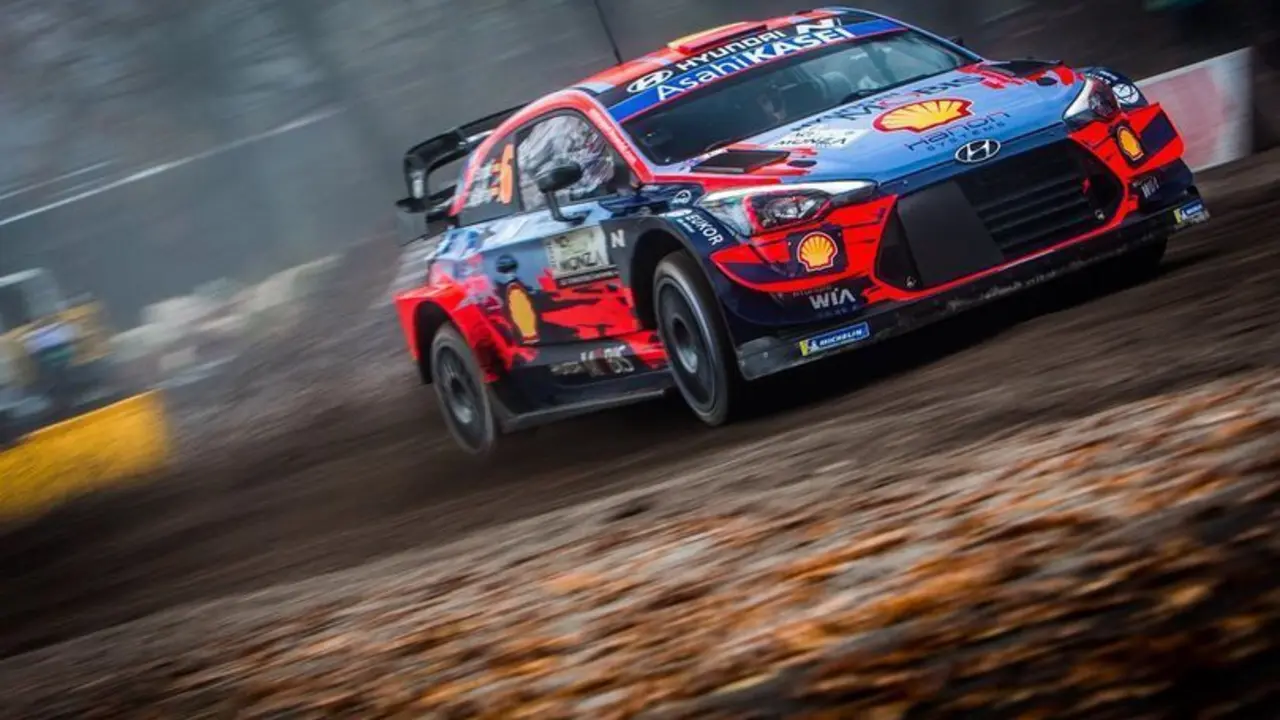 El piloto c&aacute;ntabro Dani Sordo, durante la prueba de hoy.
