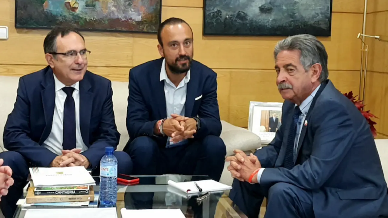 Viadero, Estrada y Revilla durante una reuni&oacute;n. / ALERTA / ARCHIVO