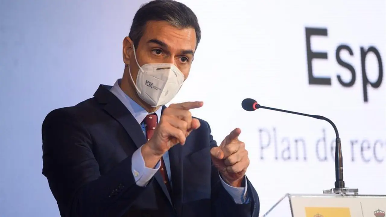 El presidente del Gobierno, Pedro S&aacute;nchez presenta el Plan de Recuperaci&oacute;n de la Econom&iacute;a Espa&ntilde;ola en Comillas, Santander este viernes. EFE/ Pedro Puente Hoyos
