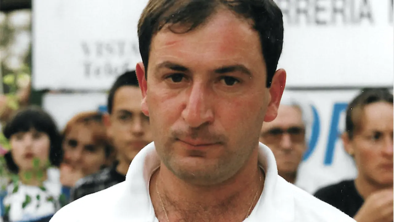 Rodrigo N&uacute;&ntilde;ez Mart&iacute;n, con la camiseta de la Pe&ntilde;a Construcciones Rotella en 1998. / Hoyos