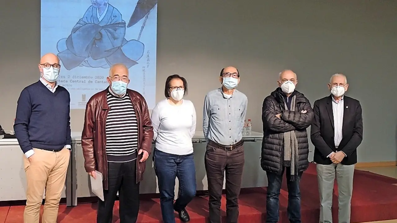 Los participantes en el recital, de izquierda a derecha, Juan Antonio Gonz&aacute;lez Fuentes, Antonio Casares, Marisa Campo, Luis Alberto Salcines, Juan Francisco Quevedo y Ram&oacute;n Maruri. / Jes&uacute;s Valle
