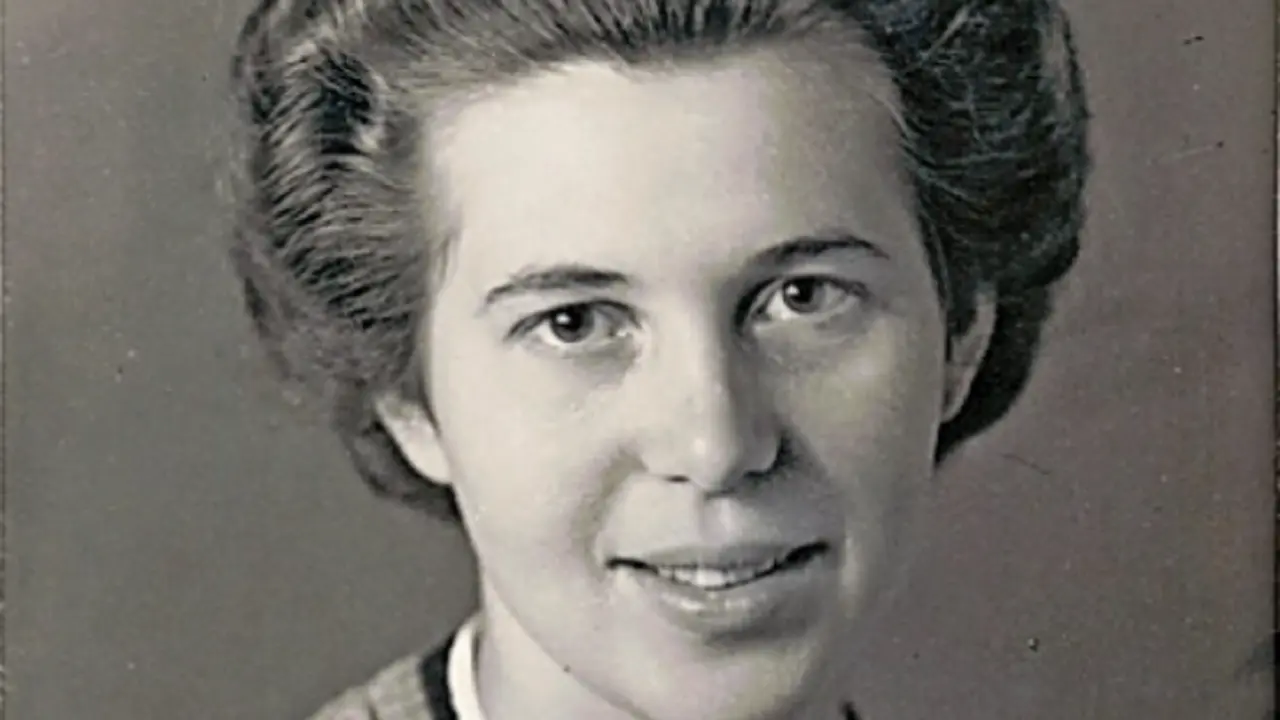 Retrato sin fechar de Constanze Manziarly, la cocinera de Hitler pr&aacute;cticamente desconocida hasta ahora que trabaj&oacute; a la fuerza para el dictador durante el &uacute;ltimo a&ntilde;o del Tercer Reich. La &uacute;ltima comida de Adolf Hitler antes de suicidarse fueron unos espaguetis con tomate que cocin&oacute; Constanze Manziarly, la joven dietista austriaca que revela, en cartas ahora publicadas, los problemas digestivos del dictador, los h&aacute;bitos alimenticios de los nazis, y su miedo. / EFE/Berlin Story Verlag/Dietrich