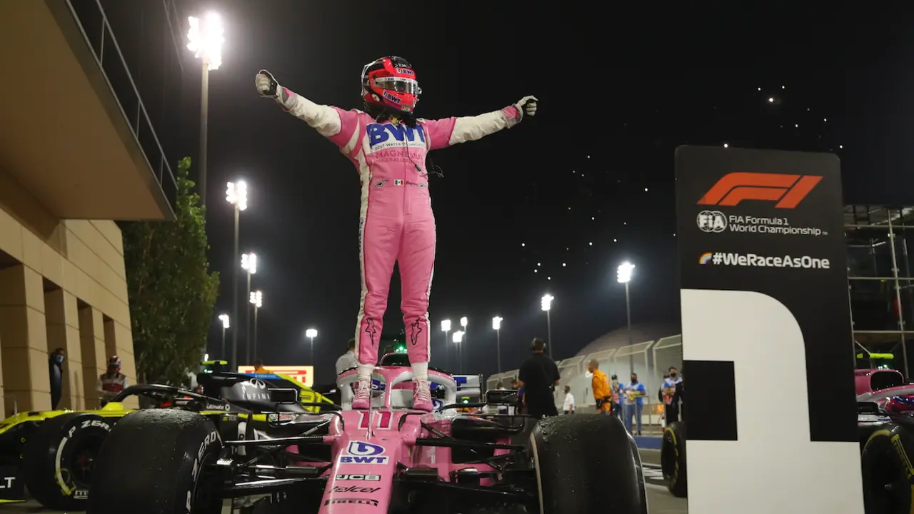 Sergio P&eacute;rez celebra el triunfo en el Gp de Shakir. / EFE