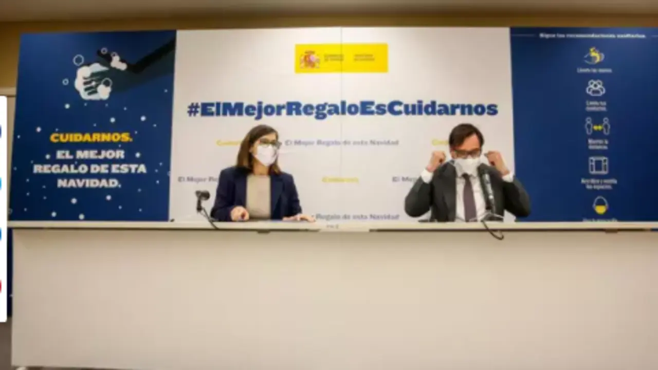 El ministro de Sanidad, Salvador Illa (d), acompa&ntilde;ado de la directora general de Salud P&uacute;blica, Pilar Aparicio (i), durante la presentaci&oacute;n de la campa&ntilde;a publicitaria del Ministerio de Sanidad para esta Navidad - EUROPA PRESS/R.Rubio.POOL - Europa Press