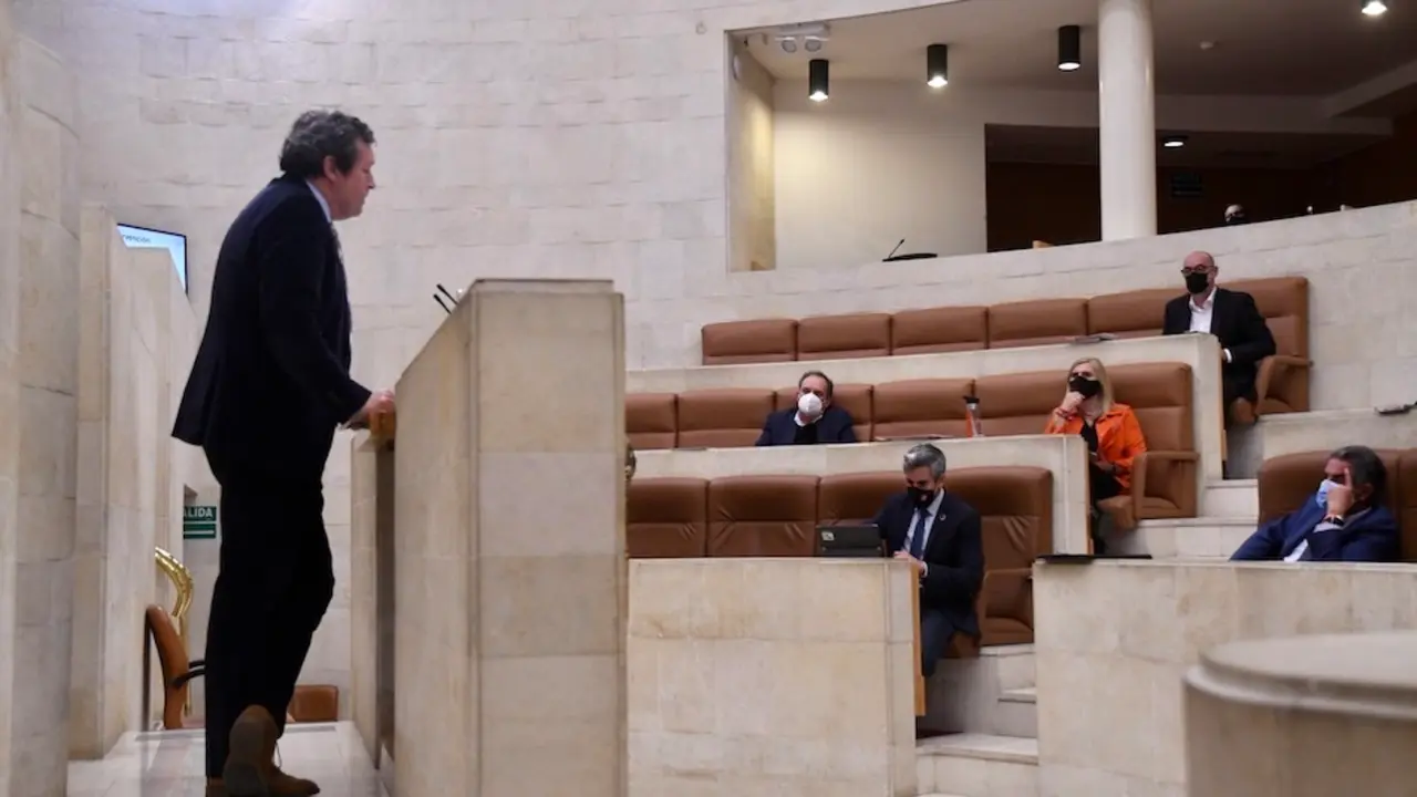 El portavoz del PP en una sesi&oacute;n parlamentaria. / HARDY