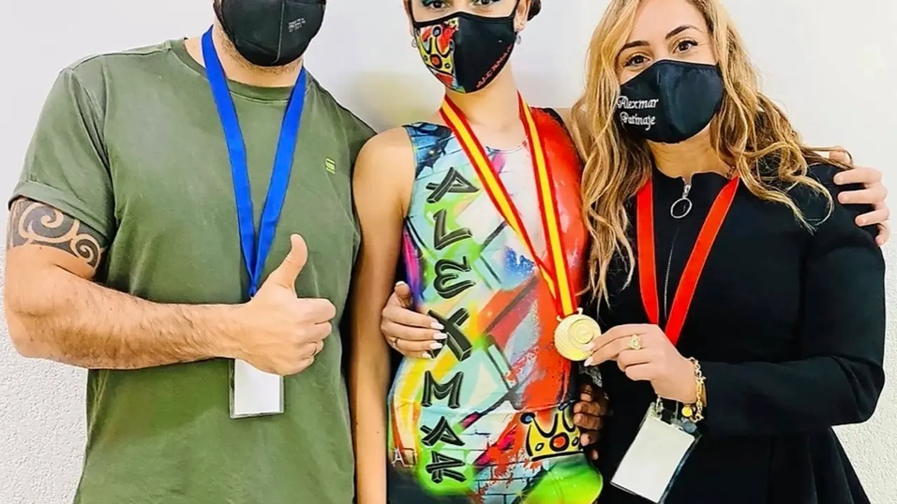 H&eacute;ctor y &Aacute;ngela D&iacute;ez Severino con sus preparadores.