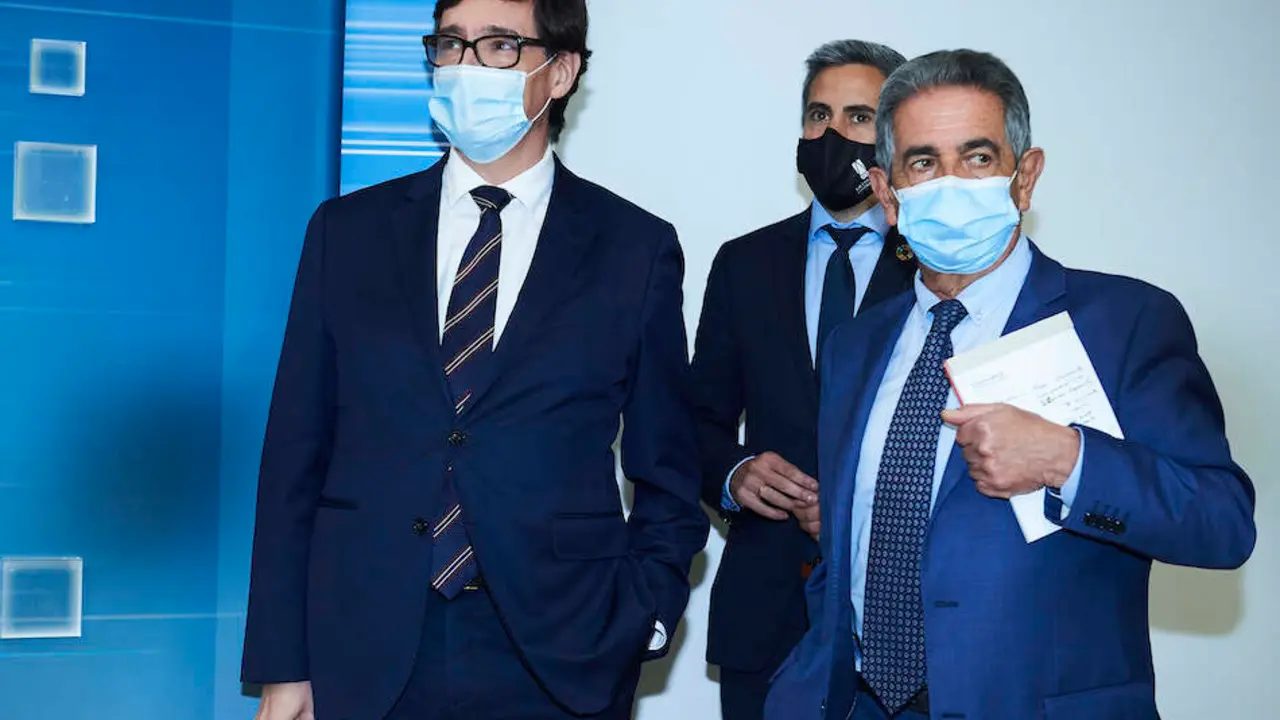 El ministro Salvador Illa, Pablo Zuloaga y el presidente de Cantabria, Miguel &Aacute;ngel Revilla. / HARDY