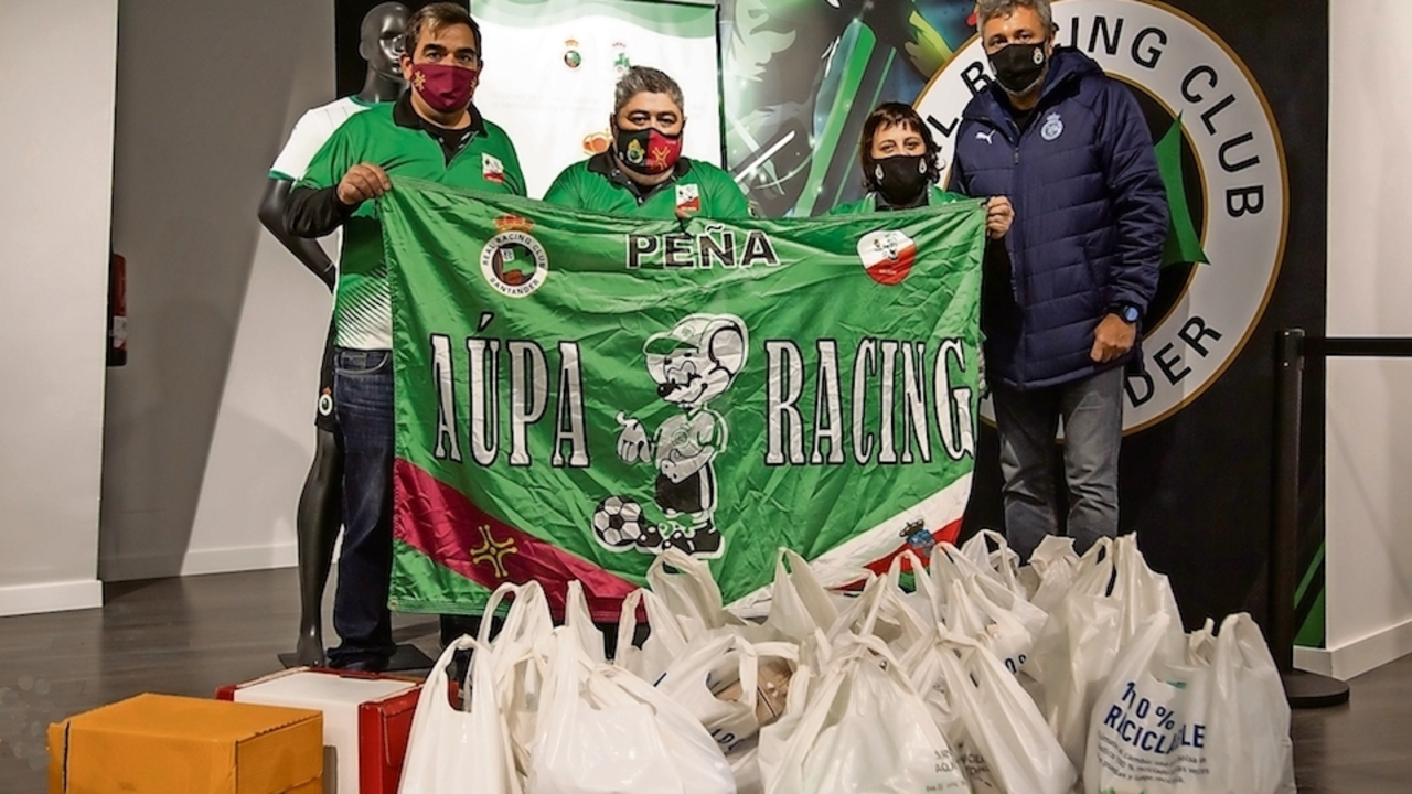 La Pe&ntilde;a A&uacute;pa Racing deposit&oacute; un completo lote de productos alimenticios y un buen n&uacute;mero de juguetes. / ALERTA