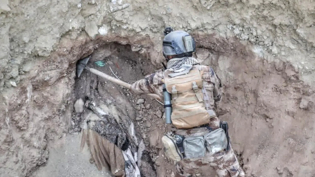 Un soldado de Irak durante una operaci&oacute;n contra el Estado Isl&aacute;mico cerca de Mosul. / E. PRESS