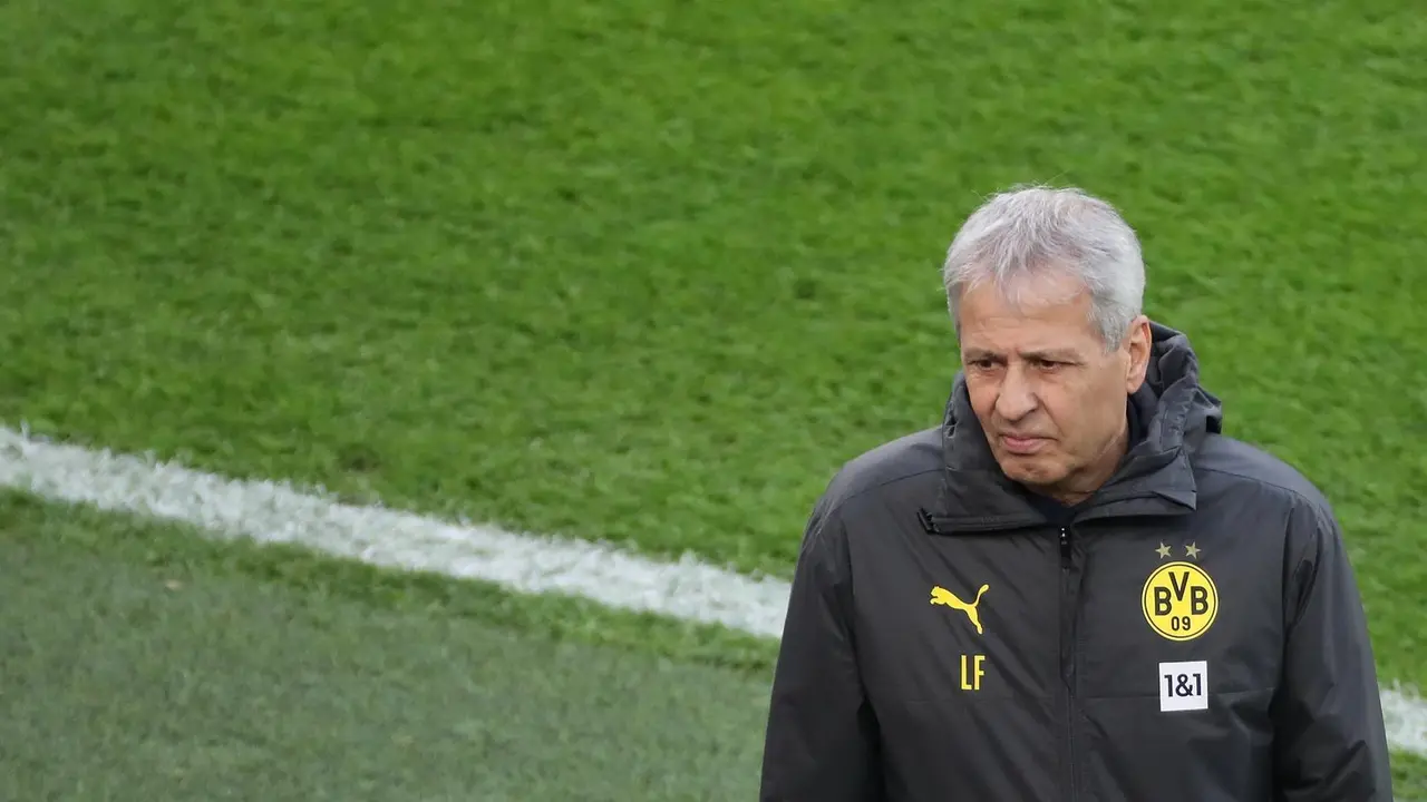Lucien Favre como t&eacute;cnico del Borussia Dortmund. / E. PRESS