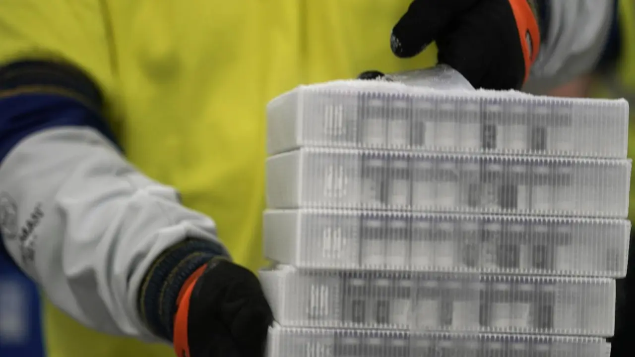 Viales con la vacuna contra el coronavirus de Pfizer. / E. PRESS