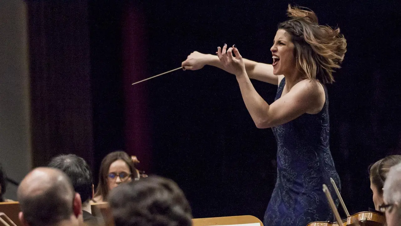 Paula Sumillera, directora de la Orquesta Sinf&oacute;nica del Cant&aacute;brico.