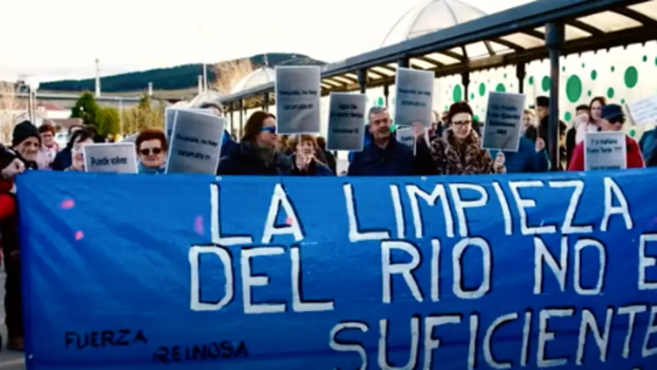 Pancarta de las manifestaciones acontecidas despu&eacute;s de las tremendas inundaciones.