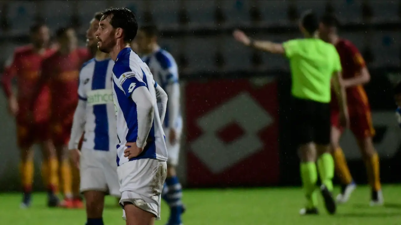Los jugadores de la Gimástica de Torrelavega durante el partido contra el Zaragoza. / HARDY