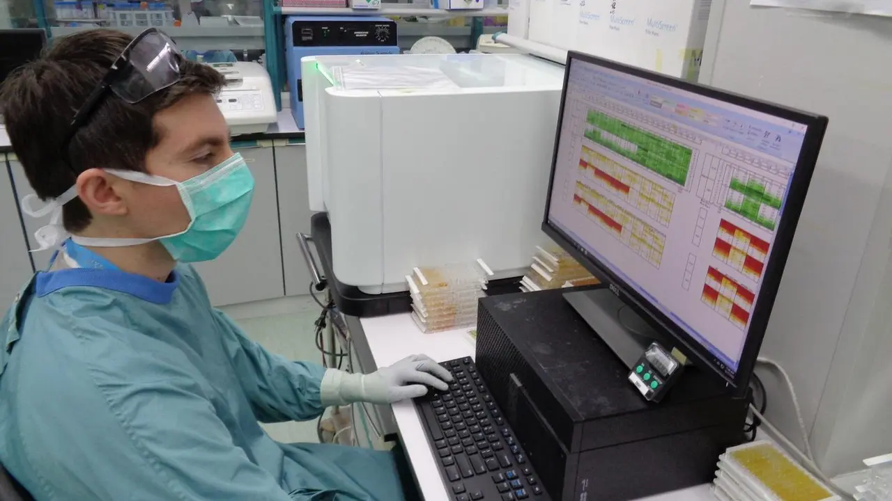 El investigador pre-doctoral en IrsiCaixa y primer autor del estudio. / E. PRESS